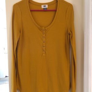 Long sleeve button-up tee